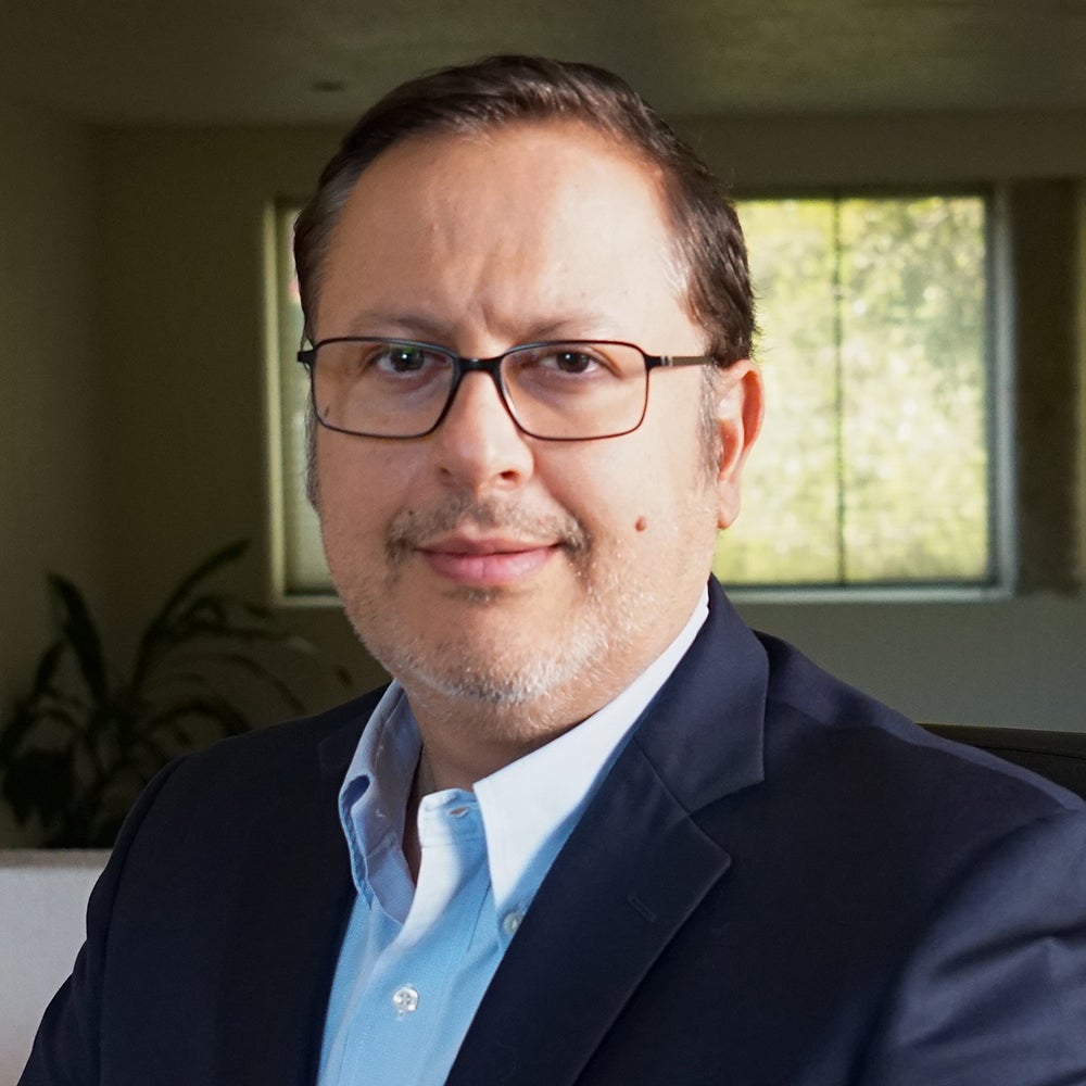 Carlos Linares-Garcia '00