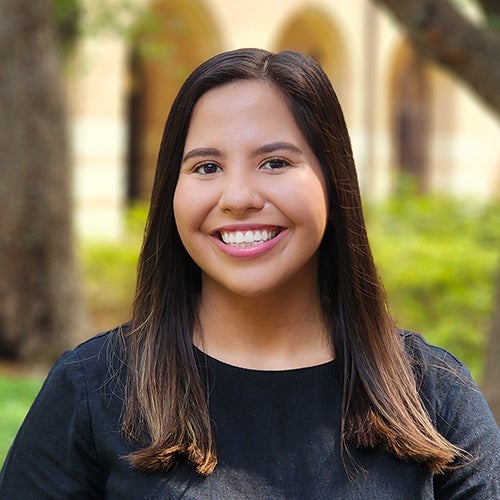 Deanna Perez headshot
